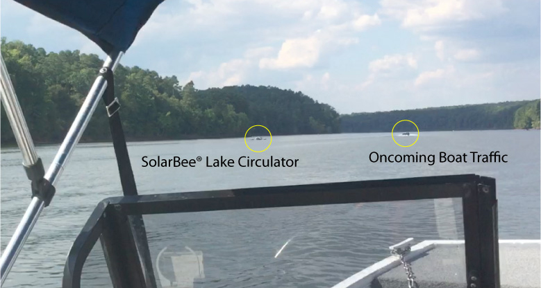 diagram showing oncoming boat traffic compared to SolarBee® Lake Circulator